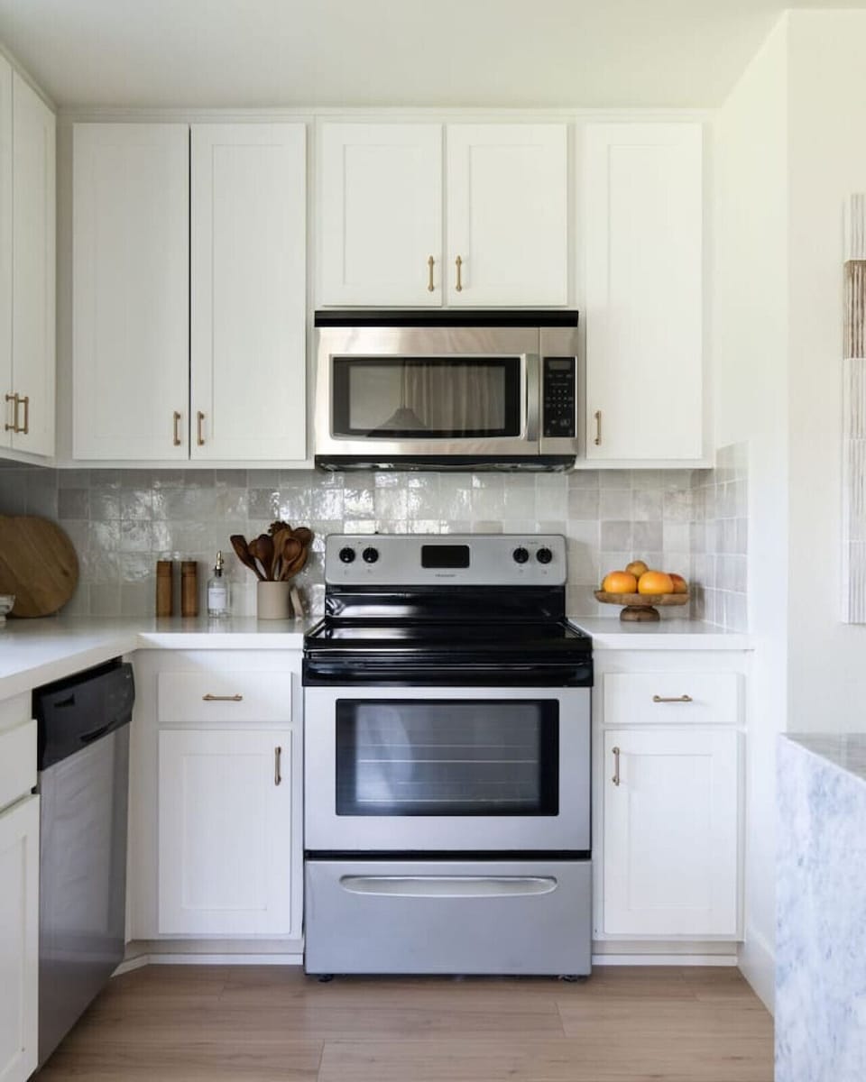 A thoughtfully designed kitchen that makes cooking feel effortless.