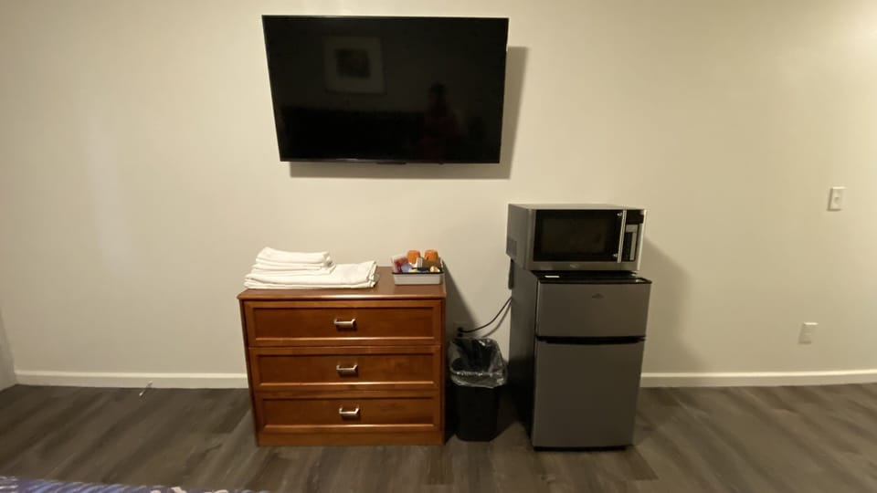Superior Room | Television