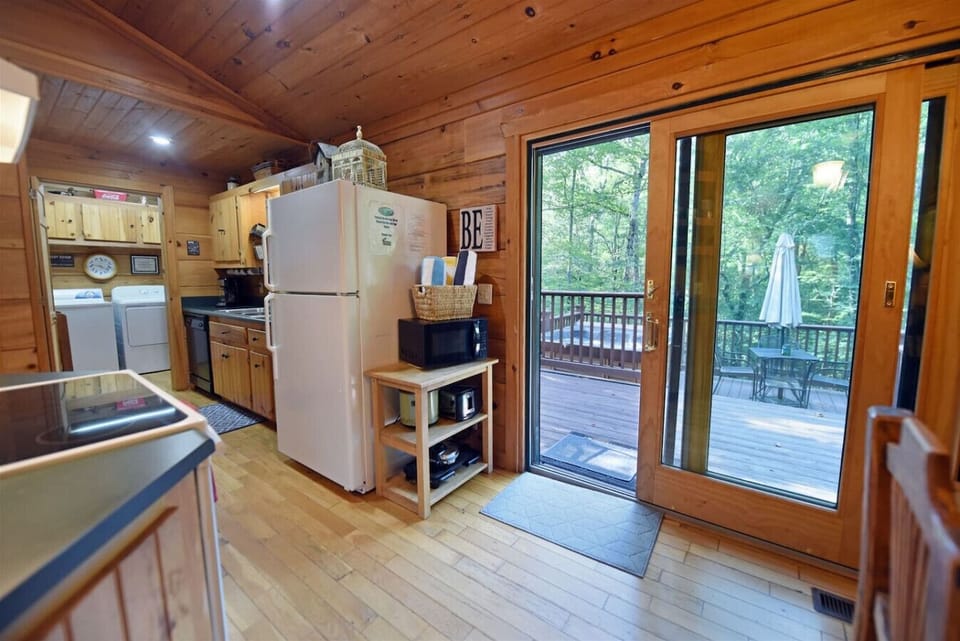 Pet Friendly, Creekfront Cabin Rental in Blue Ridge GA with Hot Tub