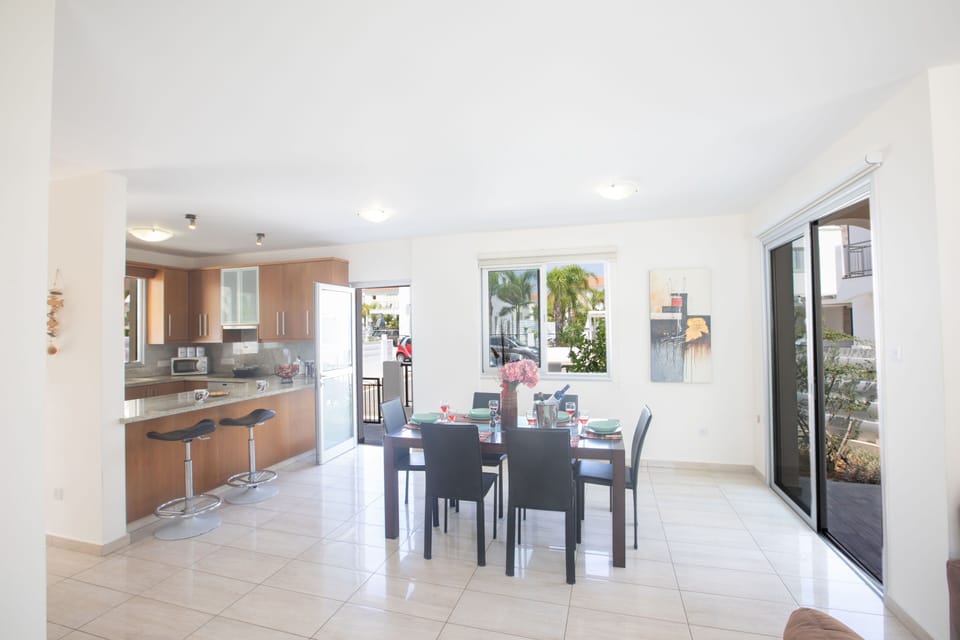 Villa, 3 Bedrooms, Private Pool, Garden View | Dining