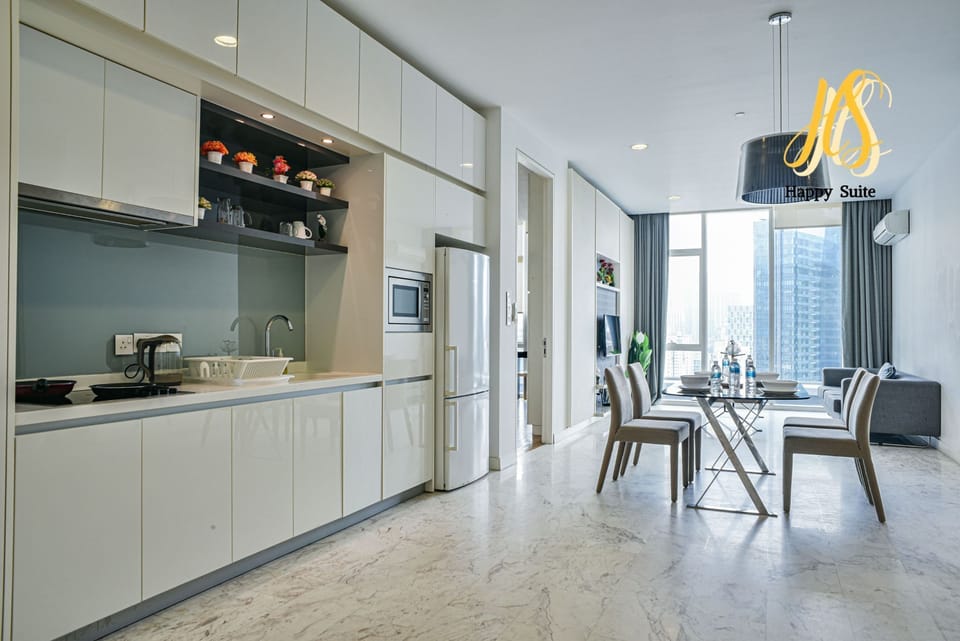 Deluxe Suite | Living area | 55-cm LCD TV with cable channels, heated floors