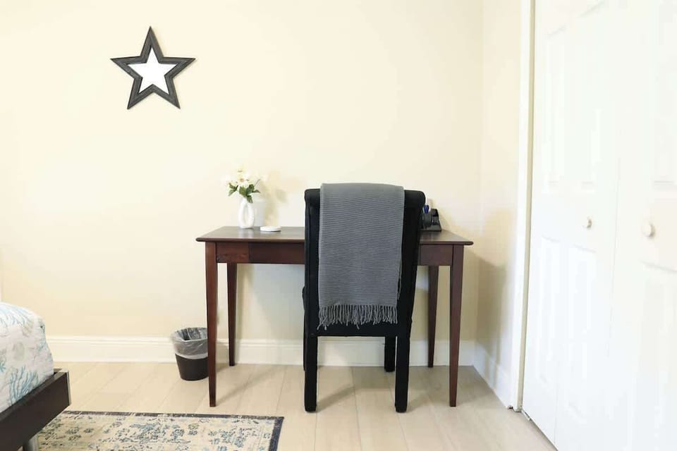 Sunnyside Palms vacation rental office space in the second bedroom.