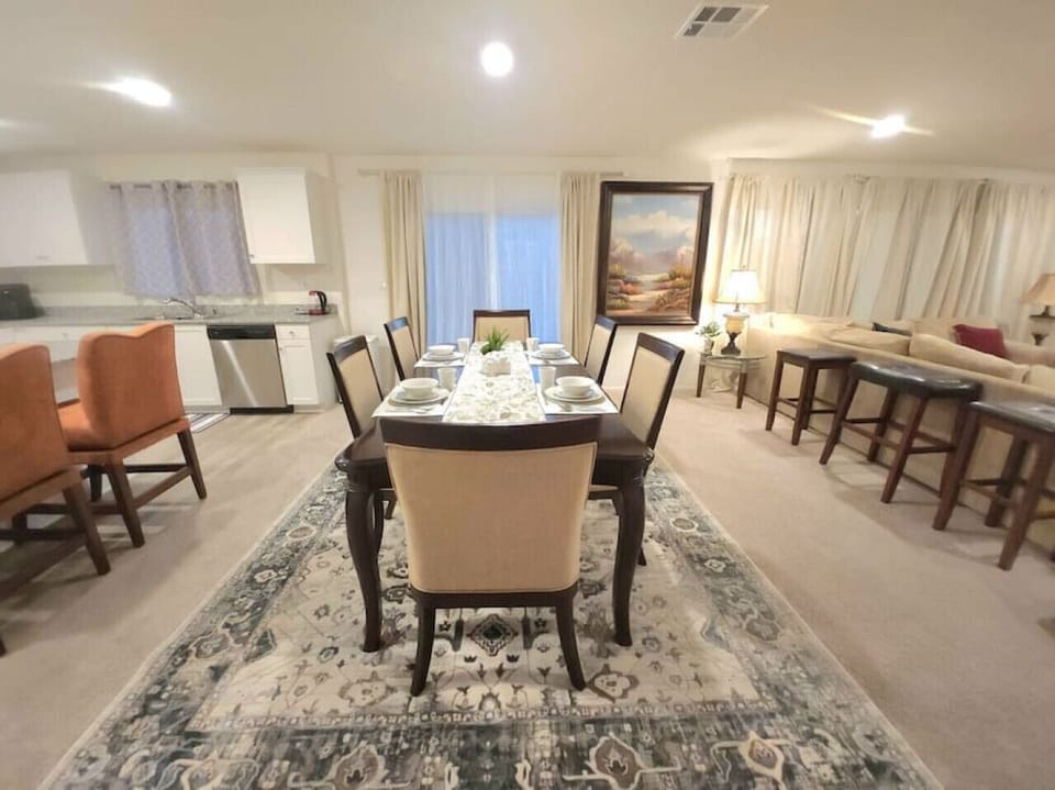 Dining room table with 6 seats