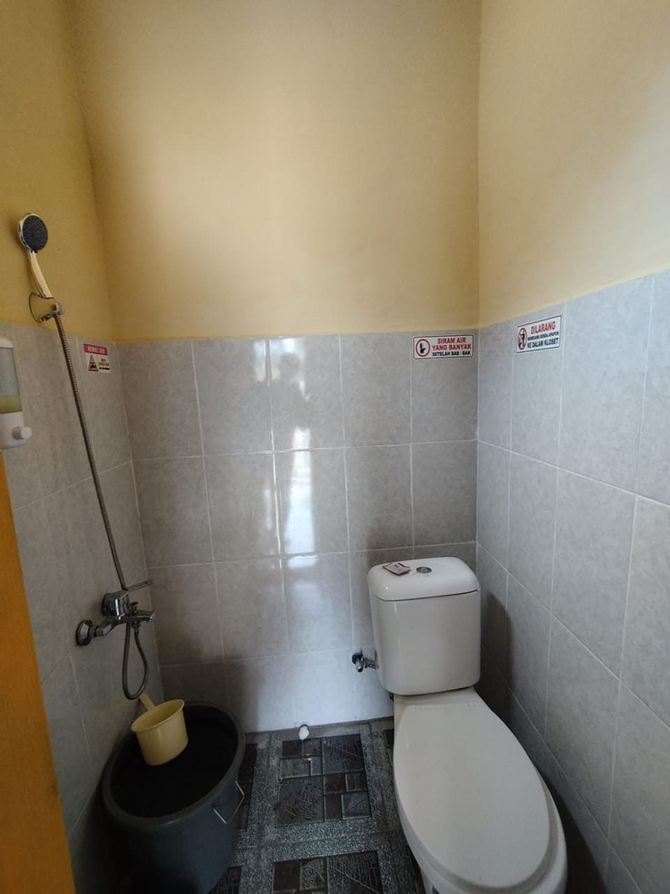 Standard Double Room | Bathroom | Shower, towels