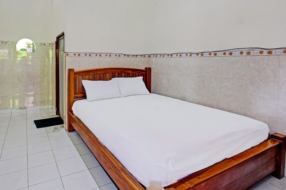 Deluxe Double Room | Laptop workspace, WiFi (free), bed sheets