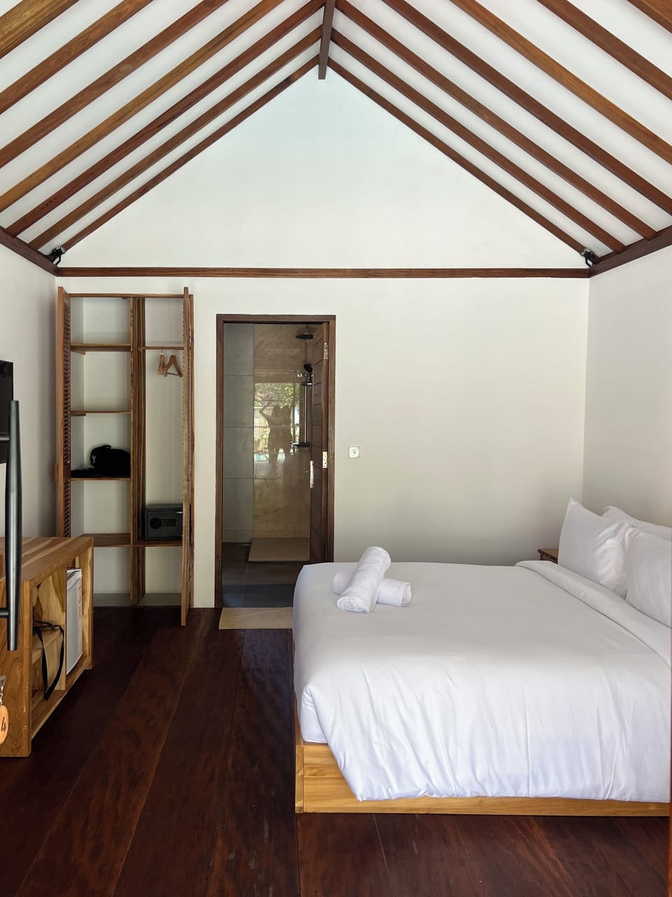 Luxury Room | Minibar, desk, soundproofing, bed sheets