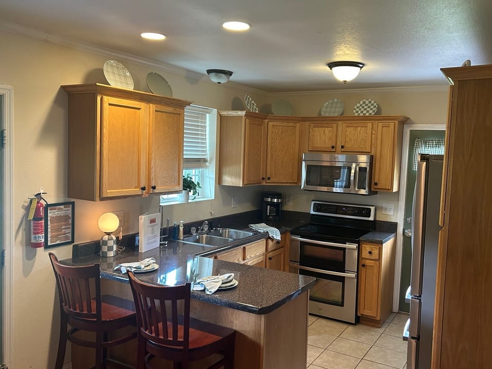 Family Cabin, 3 Bedrooms | Private kitchen | Full-size fridge, microwave, oven, stovetop