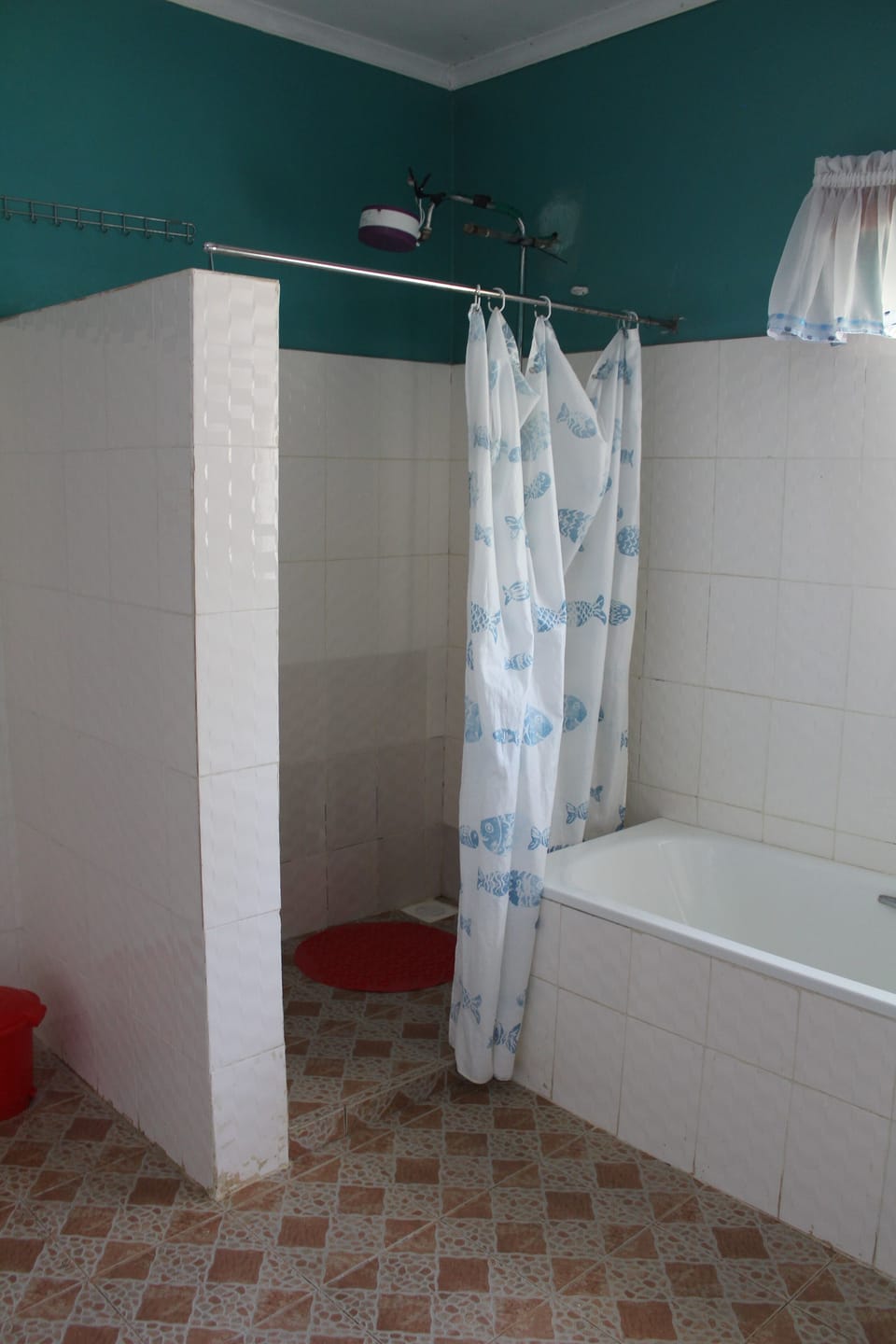 Deluxe Room | Bathroom | Rainfall showerhead, slippers, towels