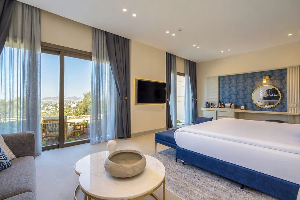 Sea View Premium Room With Garden Access | Minibar, in-room safe, desk, blackout drapes