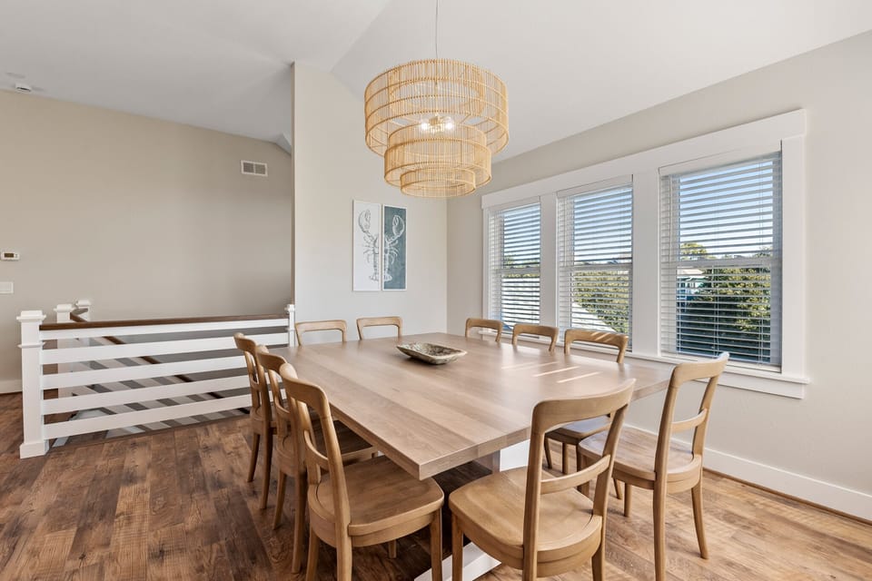 CC287: Go With The Flow | Top Level Dining Area