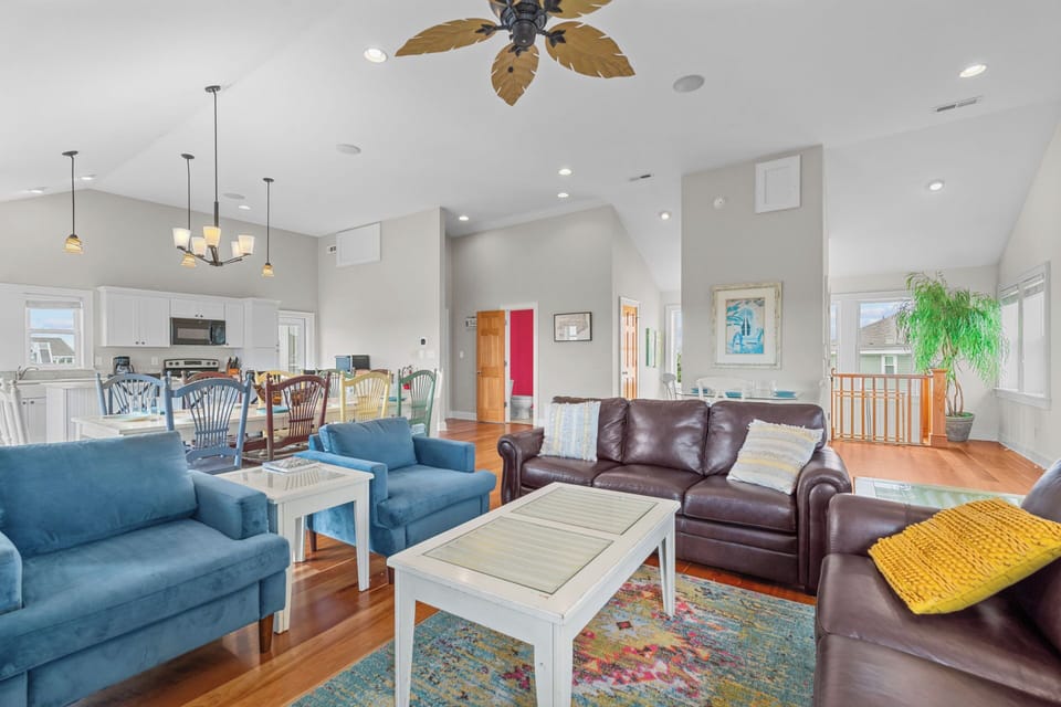Surf or Sound Realty - 1138 - The Parrot Head Inn - Great Room -4