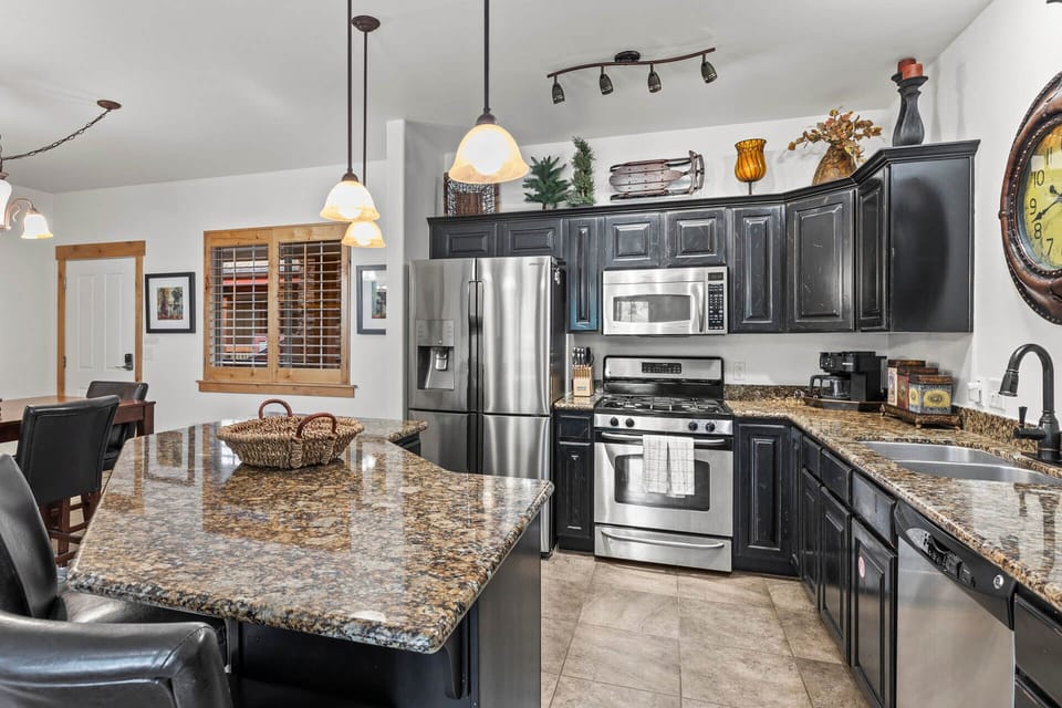 Vacation Rentals in Park City at Bear Hollow Lodges 1304: Fully-equipped kitchen