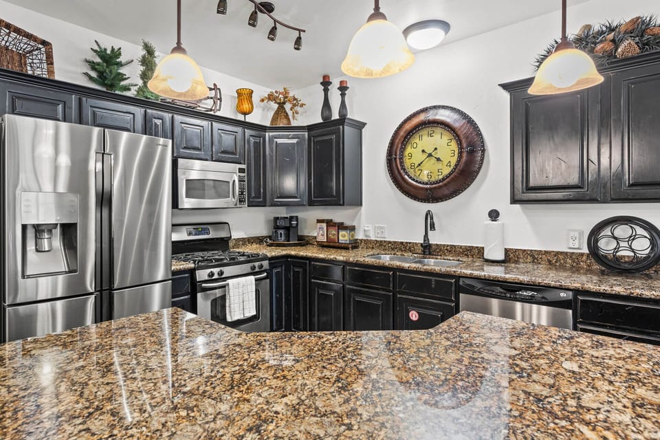 Bear Hollow Lodges 1304: Fully-equipped kitchen