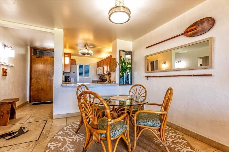 Condo, 2 Bedrooms | Dining