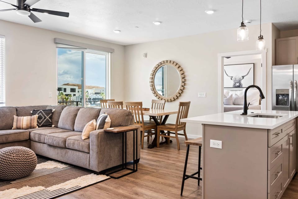 Condo, 2 Bedrooms | Living area | Smart TV, streaming services