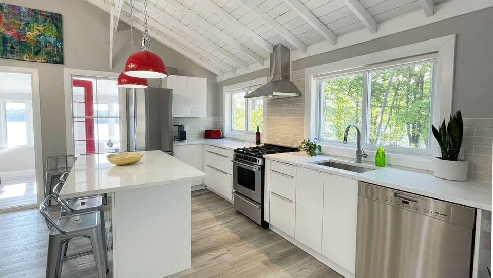 Rideau lakes vacation rental gecieve opinicon full kitchen