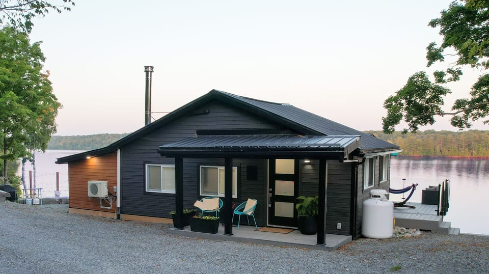 01 Exterior Front Lakefront Cottage