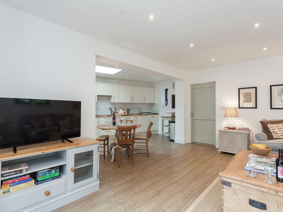 Contemporary open-plan design | The Dairy - Beauworth Cottages, Beauworth, near Alresford