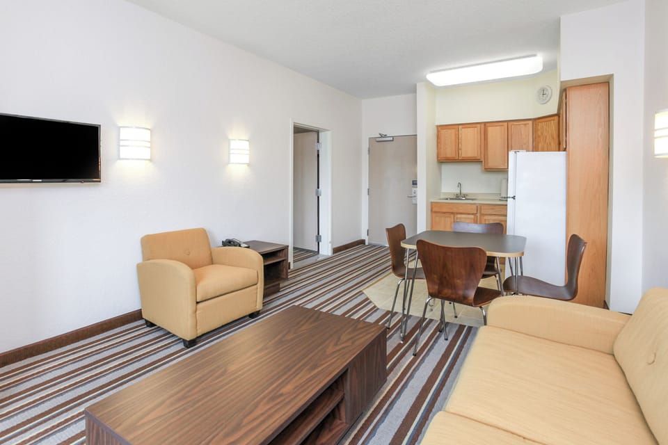 Desk, iron/ironing board (on request), WiFi (free), bed sheets