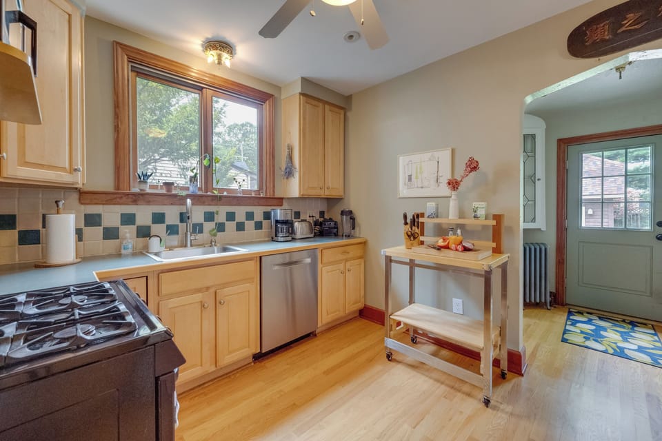 Kitchen | Ice Maker | Toaster