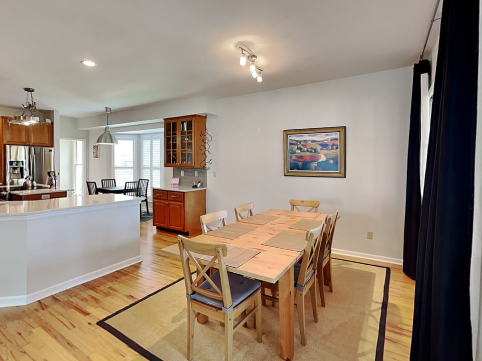 House, Multiple Beds, Jetted Tub, Garden View | Dining