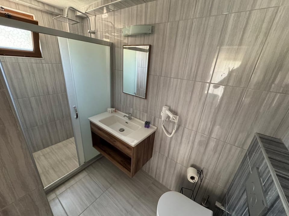 Free toiletries, hair dryer, slippers