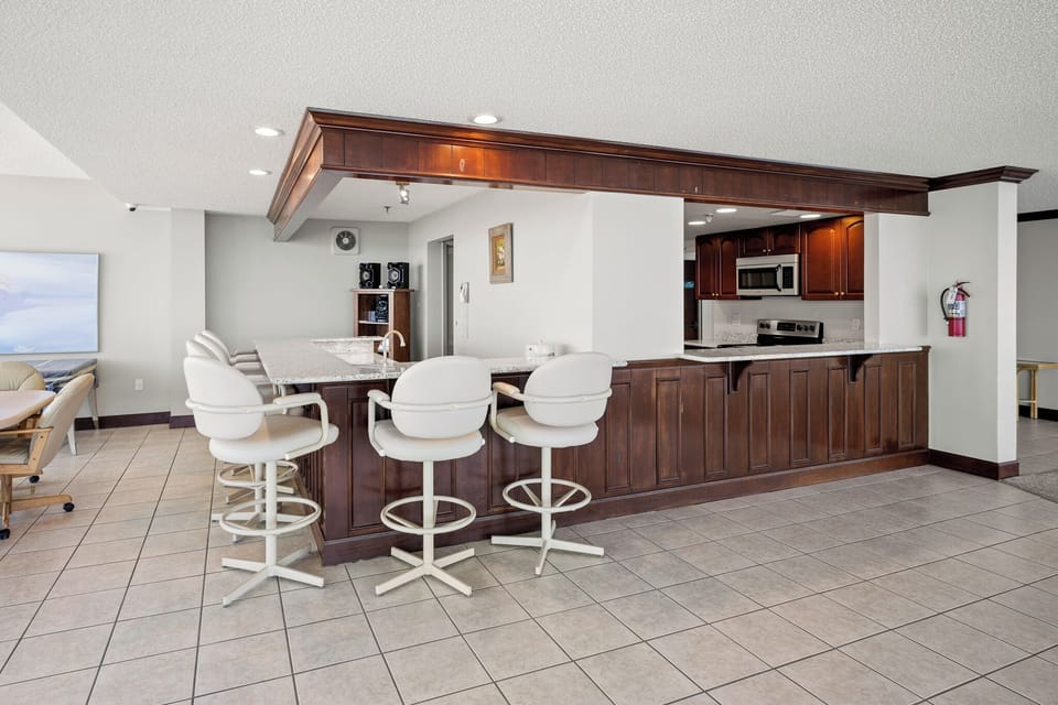 Condo (2 Bedrooms) | Property amenity