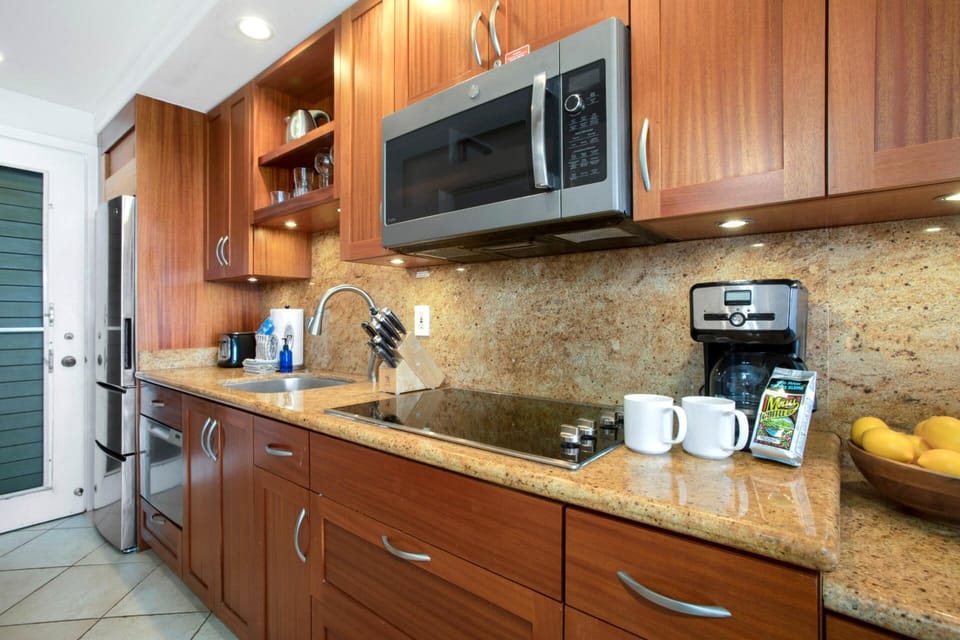 Villa (Studio, Oceanfront, Sleeps 2(NAB-107)) | Private kitchen | Coffee/tea maker, full-size fridge, microwave, oven