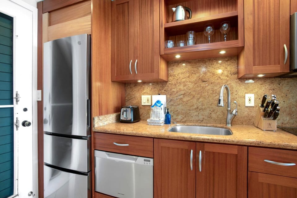 Villa (Studio, Oceanfront, Sleeps 2(NAB-107)) | Private kitchen | Coffee/tea maker, full-size fridge, microwave, oven