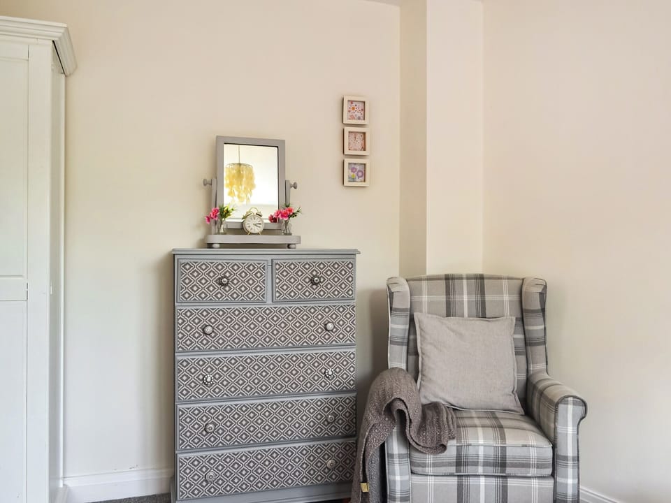 Double bedroom | Ivy Cottage, Marshchapel, near Cleethorpes