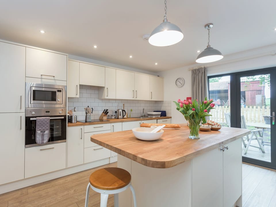 Comprehensively equipped kitchen | The Stables - Beauworth Cottages, Beauworth, near Alresford