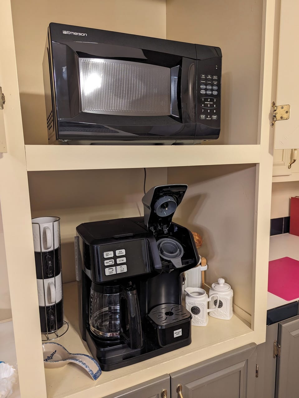 Microwave and dual coffee maker (k-cups or caraffe), ready to use.