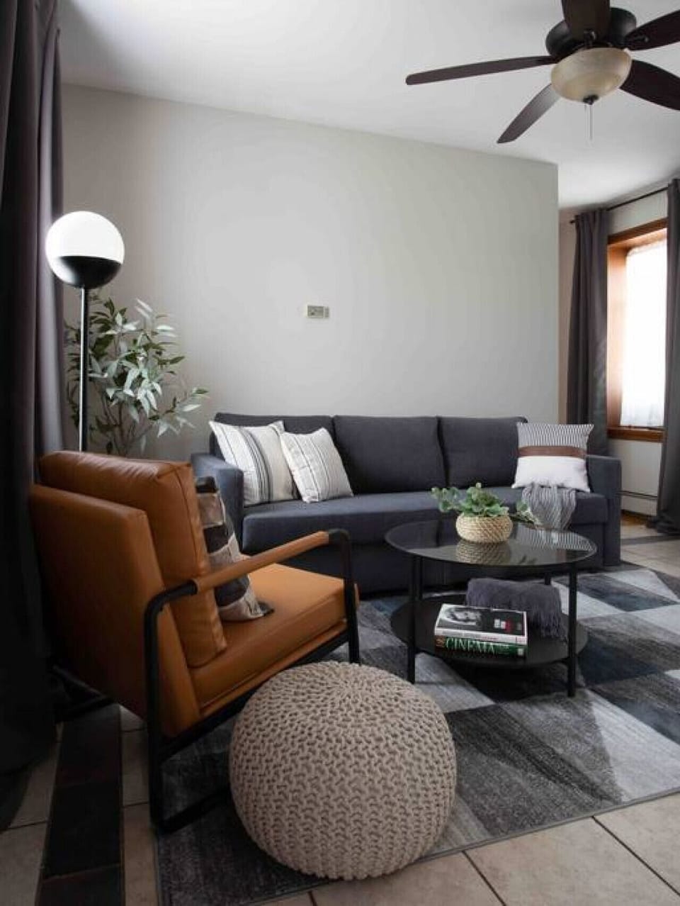 Downtown New Haven Vacation Rental Near Yale – Spacious living area complete with a full kitchen, smart TV, and a sofa bed for two additional guests. Enjoy seating for four, large bright windows with blackout curtains, and A/C for a comfortable, convenien