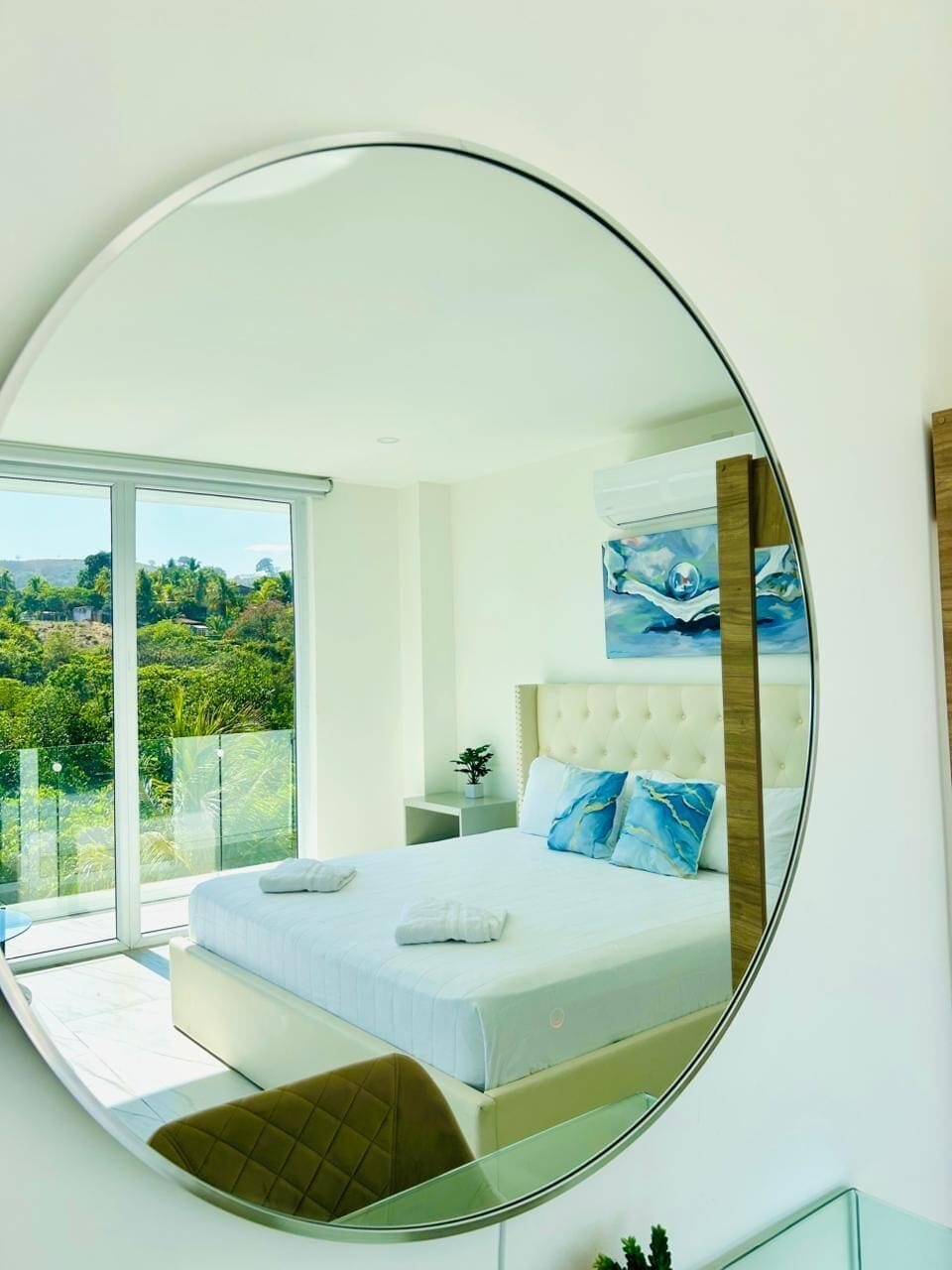 Deluxe Double Room, Sea View | Premium bedding, in-room safe, desk, blackout drapes