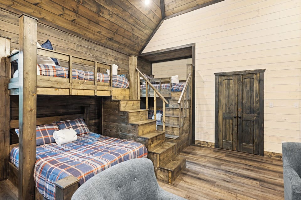 Crafted for comfort and style – custom-made bunk beds for every adventure.