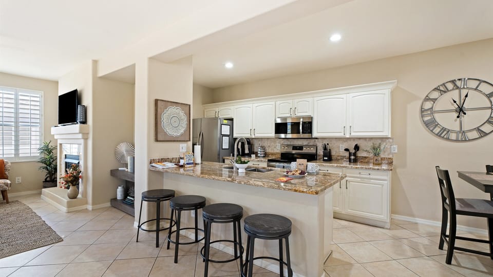 Breakfast bar with stool seating - perfect for morning coffee, casual bites or cocktails at sunset
