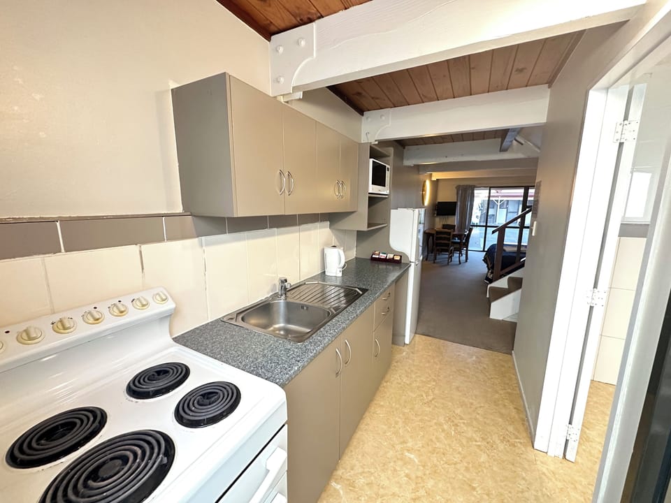 Family Apartment, 2 Bedrooms, Hot Tub | Private kitchen | Fridge, microwave, stovetop, electric kettle