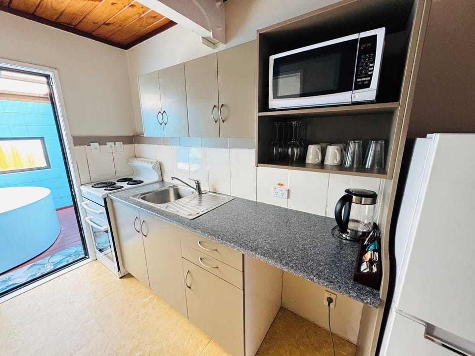 Family Apartment, 2 Bedrooms, Hot Tub | Private kitchen | Fridge, microwave, stovetop, electric kettle
