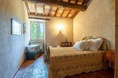 1st Queen Size Bedroom