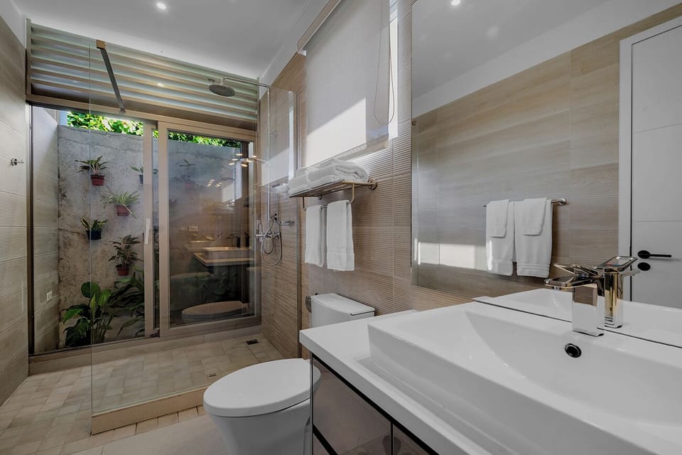 10BR Luxury Villa, Fully Staffed and w/ Chef-STSHA (1708)