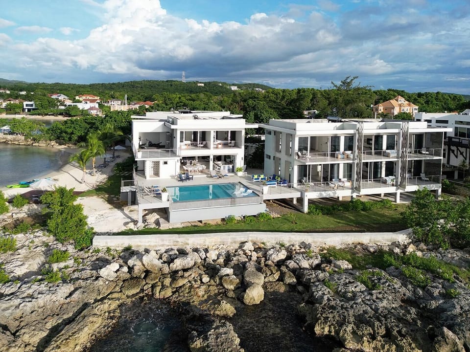 10BR Luxury Villa, Fully Staffed and w/ Chef-STSHA (1726)