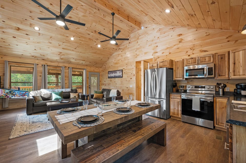 Homey Kitchen & Dining – A fully stocked kitchen with modern appliances