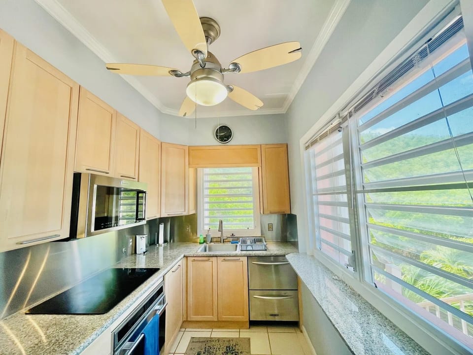 Fully-equipped kitchen for meal prep/snacks