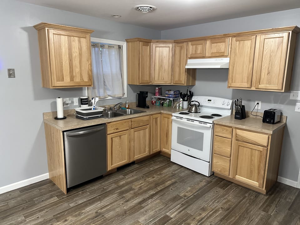 Kitchen, newly equipped with a dishwasher and all the necessary cookware.