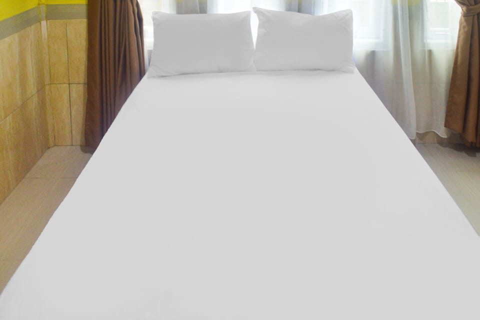 WiFi (free), bed sheets