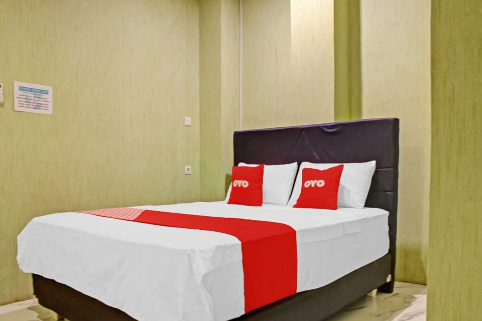Standard Double Room | Desk, laptop workspace, WiFi (free), bed sheets