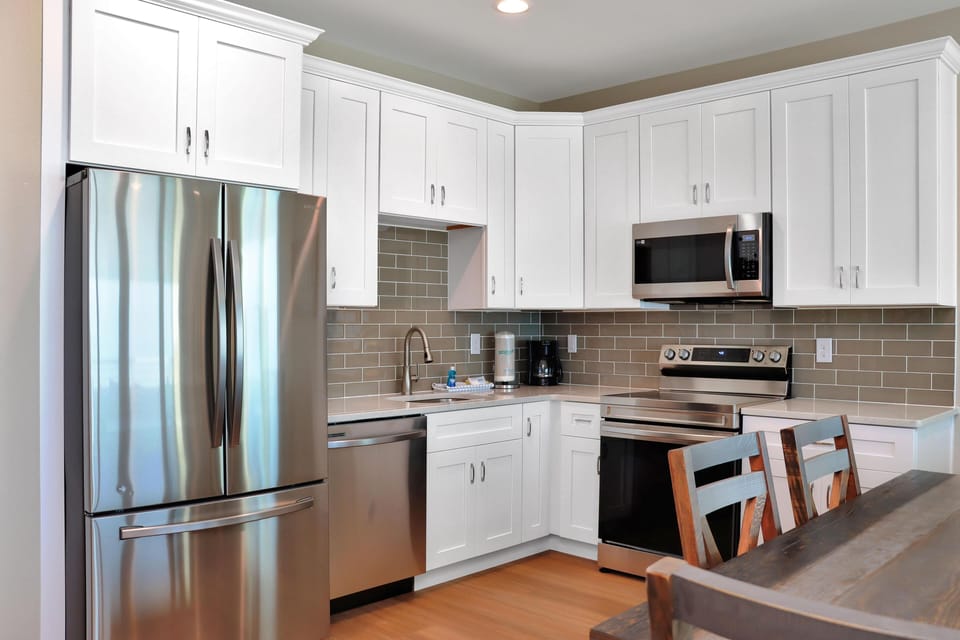 House, Multiple Beds (The Great White 1) | Private kitchen