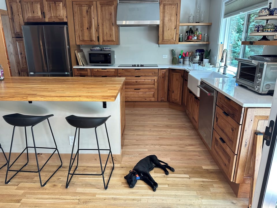 Open Kitchen with lots of room.