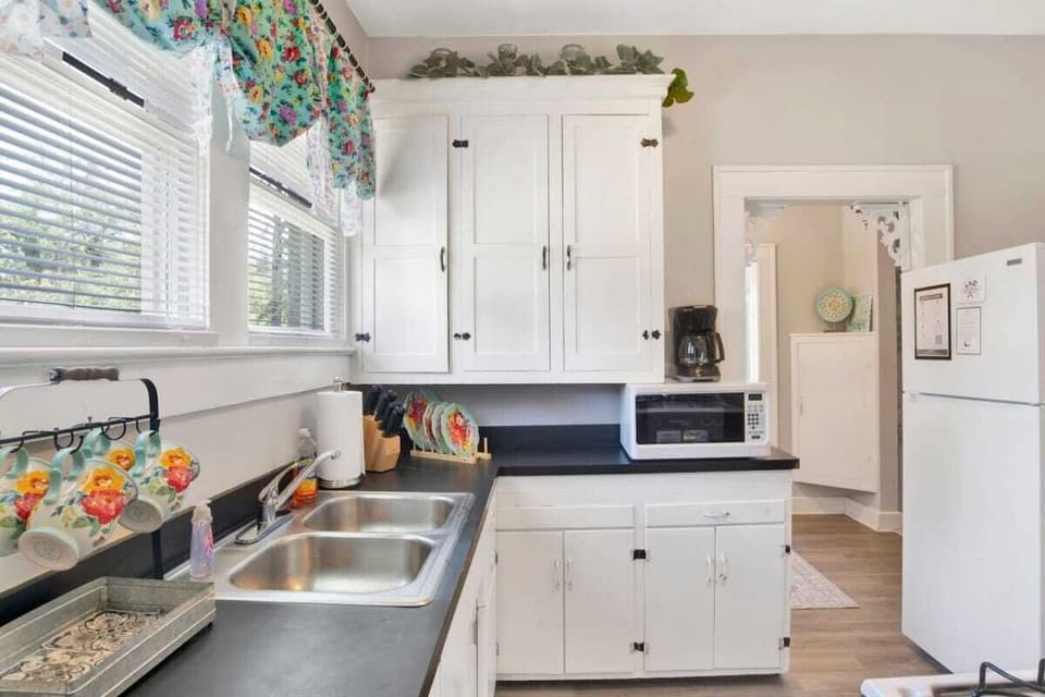 With kitchen amenities available