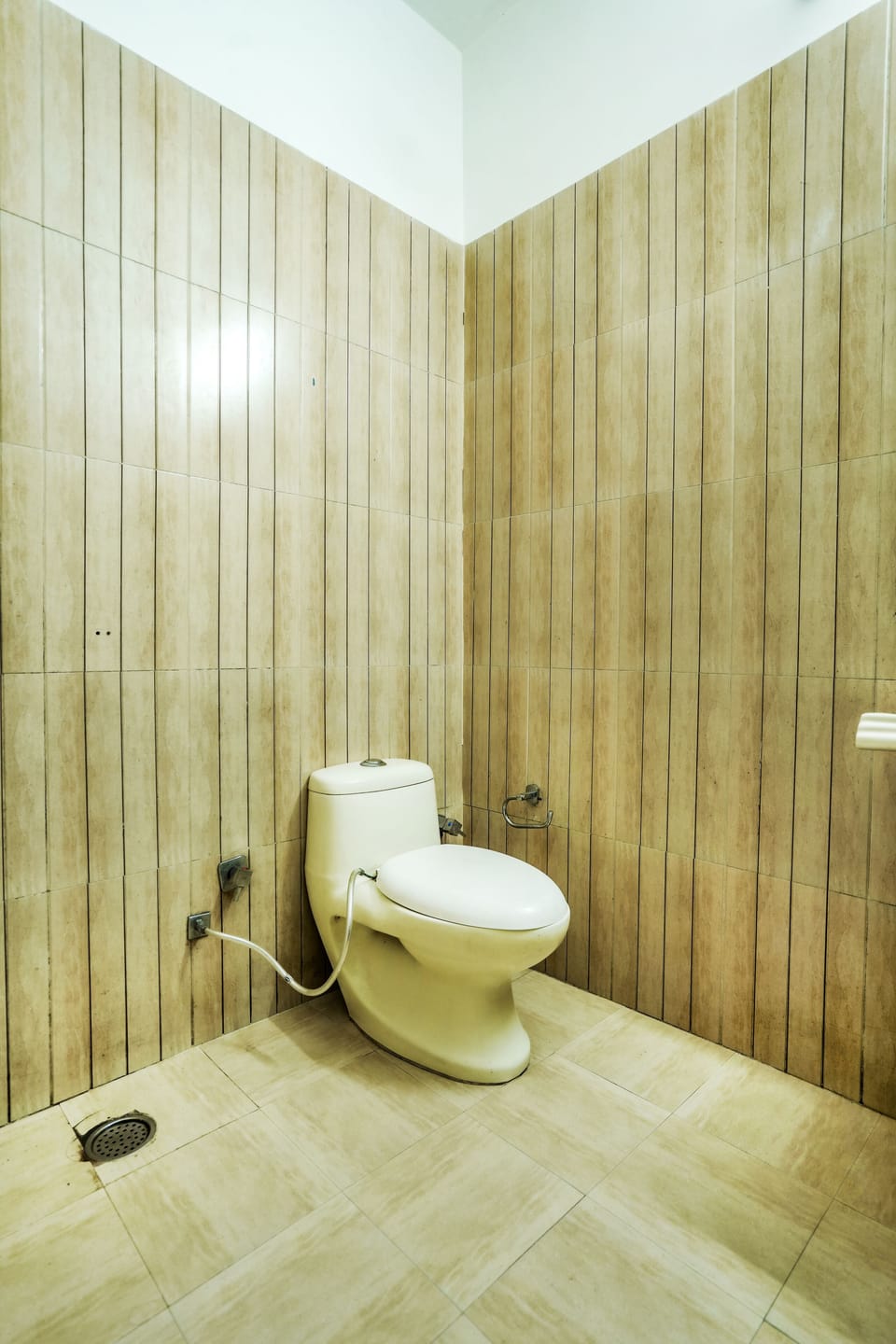 Shower, free toiletries, slippers, towels
